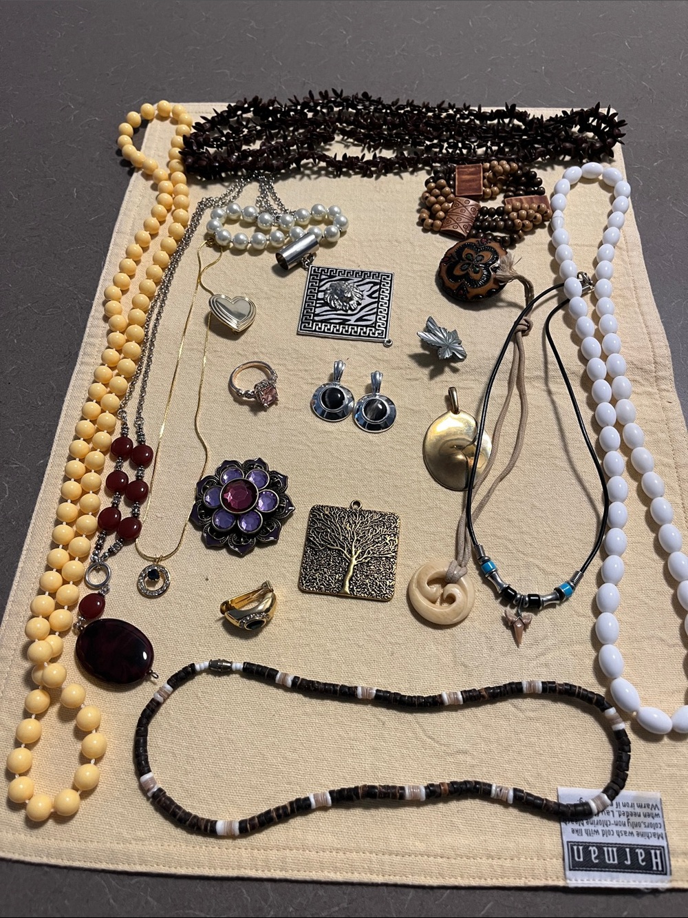 Misc jewelry lot of necklaces, brooches, pendants, ring, bracelets